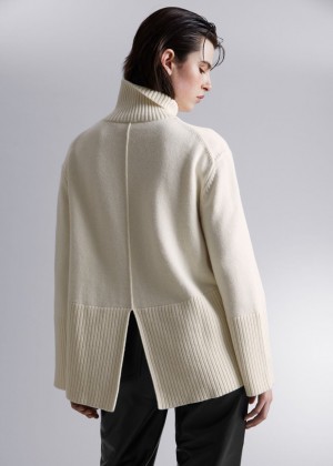 Sveter & Other Stories Oversized Vlna Knit Turtleneck Damske Biele | SK-ZN5847962