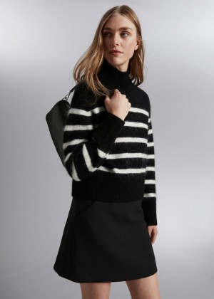 Topy & Other Stories Cropped Mock Neck Knit Damske Čierne Biele | SK-ND6419357